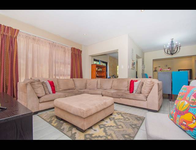 3 BEDROOM HOUSE FOR SALE IN NORTH RIDING